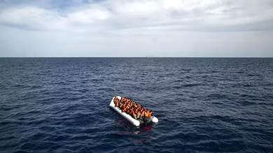 ​وفاة 29 مهاجرا أفريقيا إثر غرق قاربين آخرين قبالة سواحل تونس